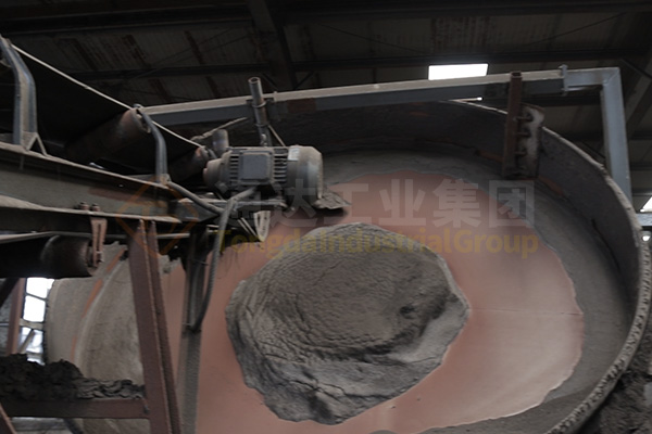 新疆年產(chǎn)十萬噸有機無機復混肥生產(chǎn)線裝車發(fā)貨 新疆年產(chǎn)十萬噸有機無機復混肥生產(chǎn)線裝車發(fā)貨