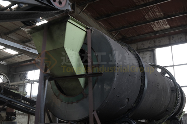 新疆年產(chǎn)十萬噸有機無機復混肥生產(chǎn)線裝車發(fā)貨 新疆年產(chǎn)十萬噸有機無機復混肥生產(chǎn)線裝車發(fā)貨